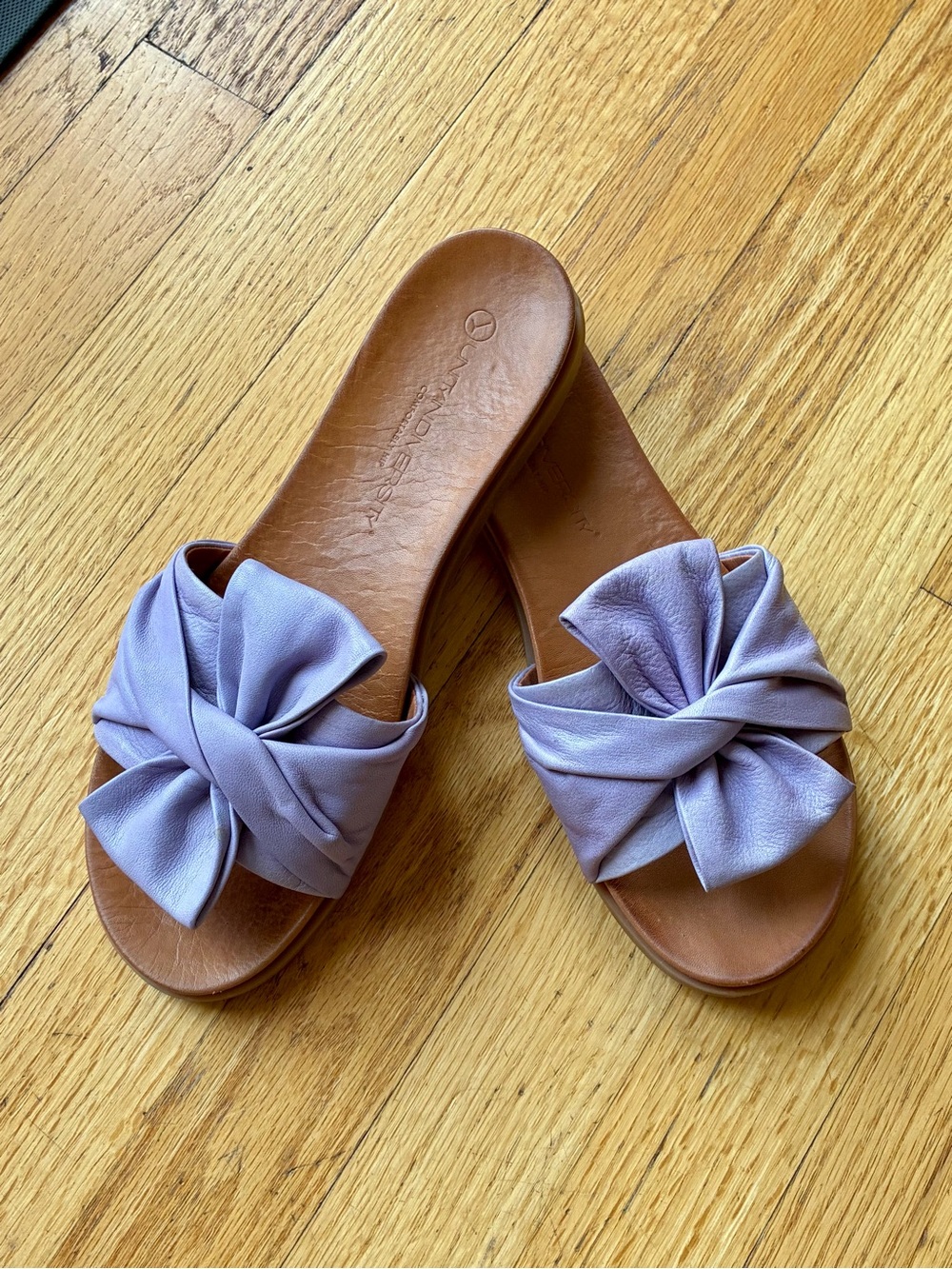 Unity in Diversity Diona slide sandal in lavender
